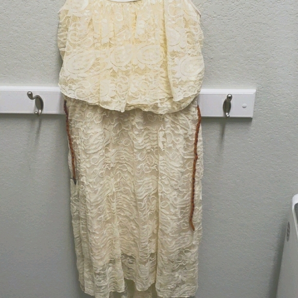 AUW Lace High Low Med Cream Dress - Picture 5 of 10